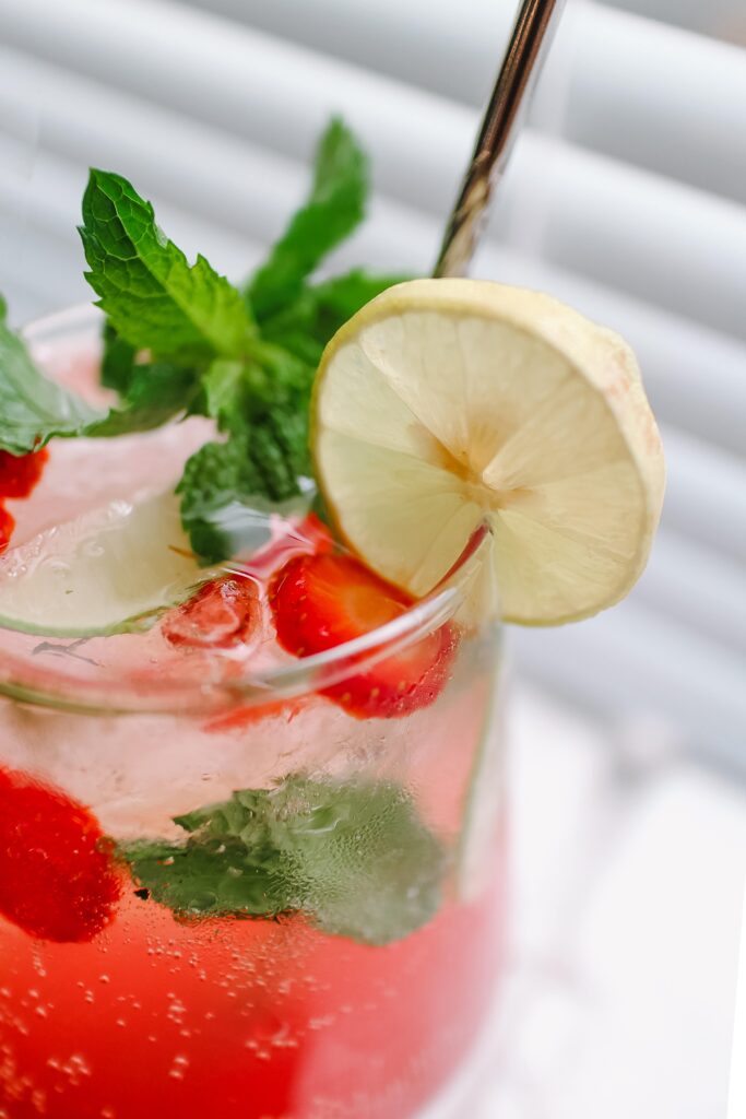 non-alcoholic strawberry mojito